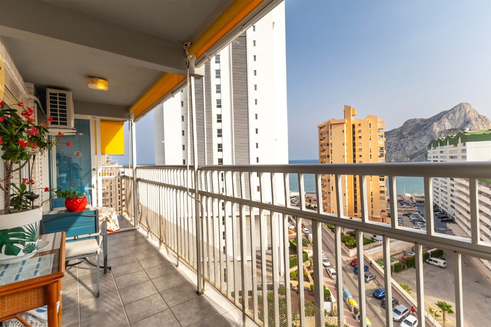 Apartamento reformado de 2 dormitorios con vistas al mar en Calpe
