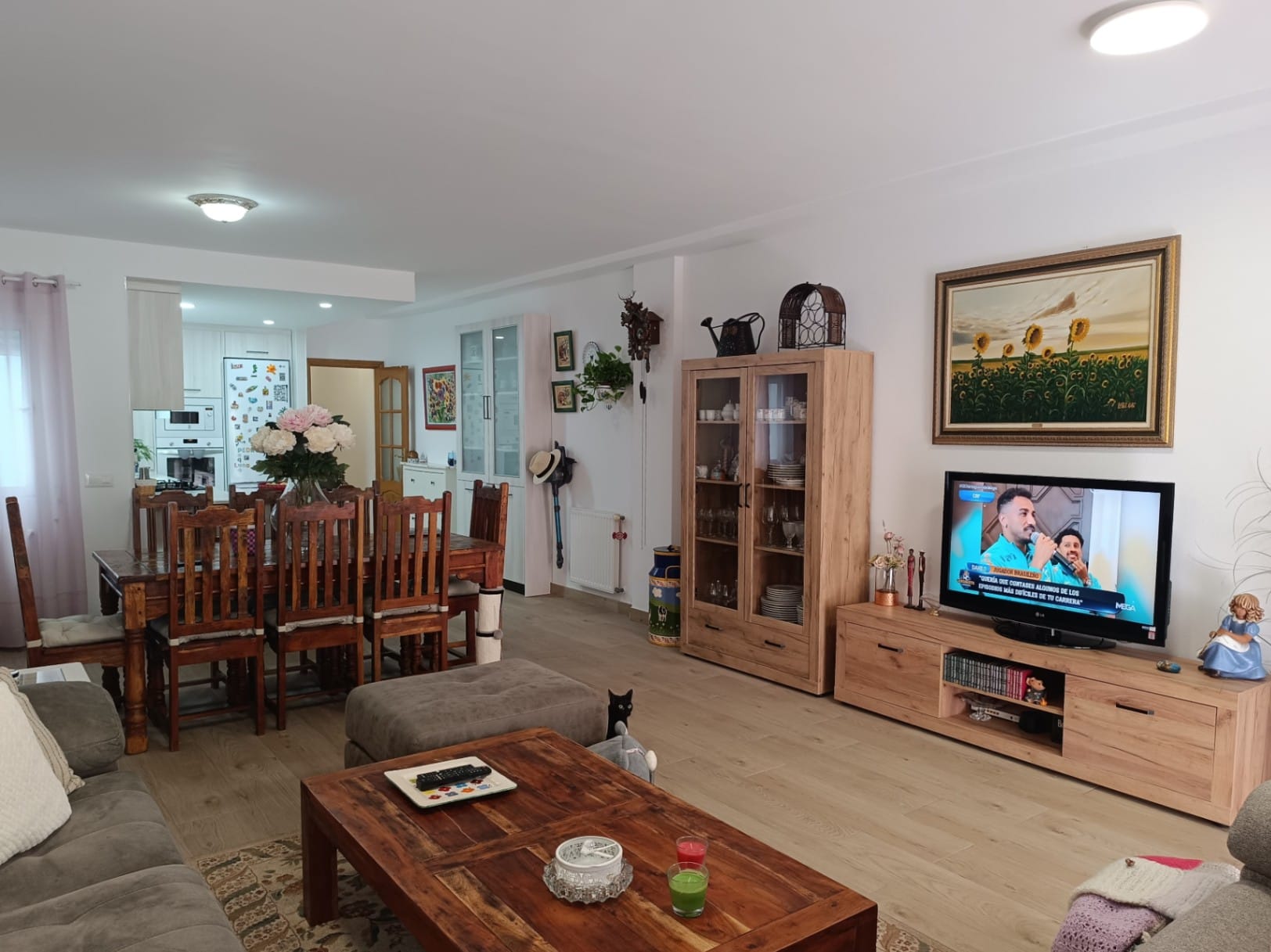 Amplio apartamento de 2 dormitorios y piscina en centro de Calpe