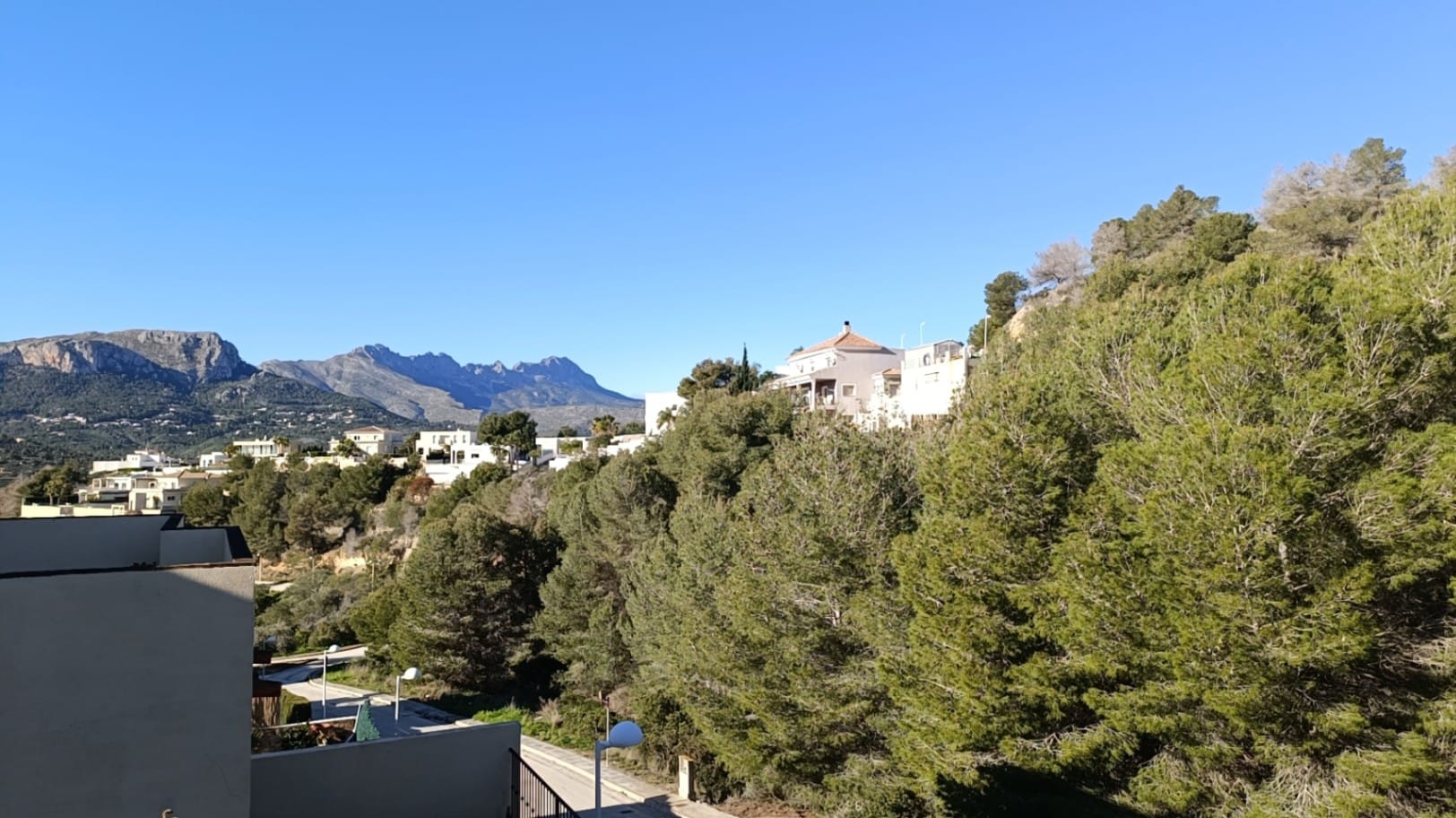 Adosado de 3 dormitorios con jardín, parking y piscina en Calpe