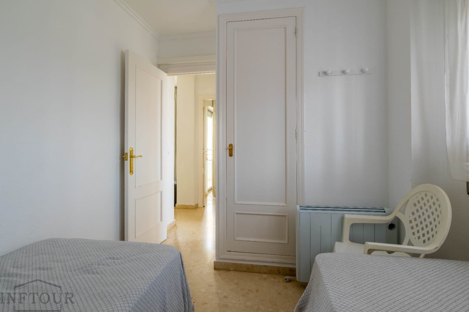 Apartamento con vistas al mar y la montaña en zona céntrica y tranquila de Calpe, con 2 dormitorios y piscina