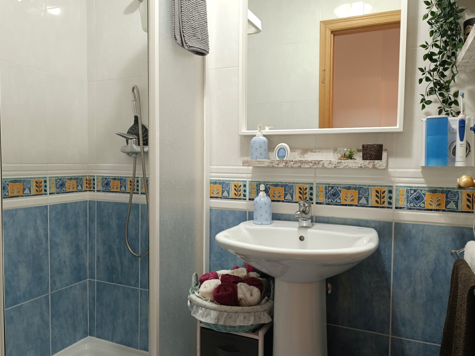 Amplio apartamento de 2 dormitorios y piscina en centro de Calpe