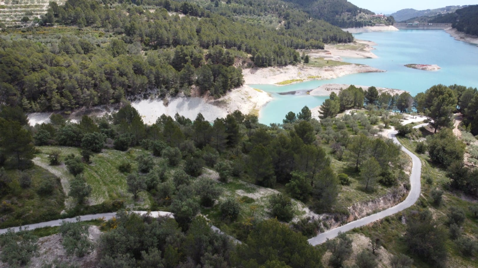 Terreno en venta en Guadalest, Alicante - 12,000 m²