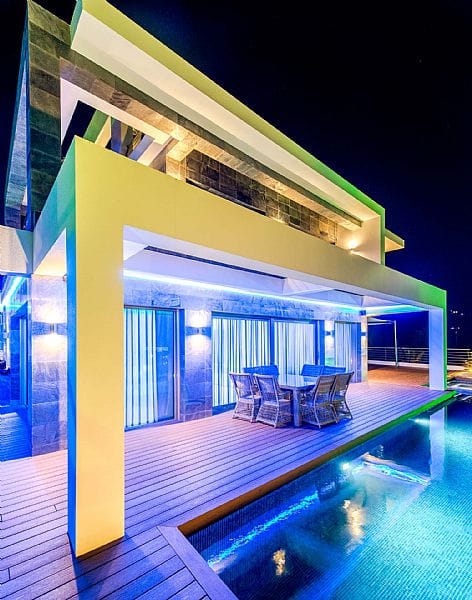 ESPECTACULAR VILLA DE SUPER LUJO CON 4 HABITACIONES, PISCINA, JACUZZI, BAR, BILLAR, HOME CINEMA, SAUNA Y MAS