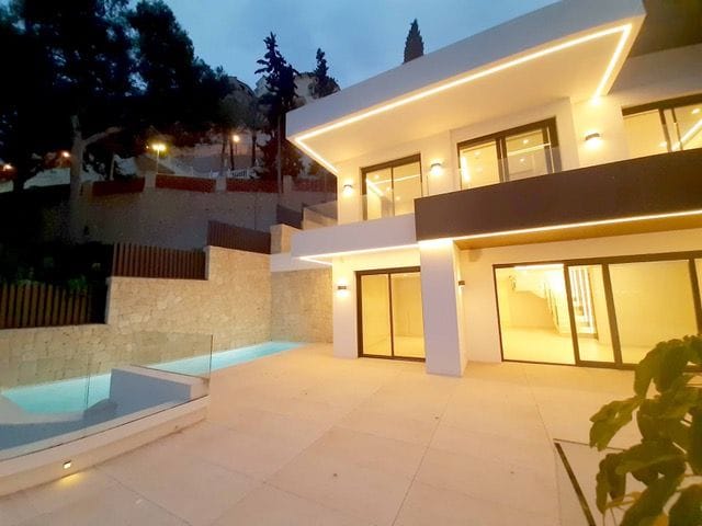 ÚLTIMO Chalet de lujo en venta en Benidorm con 4 habitaciones y piscina privada