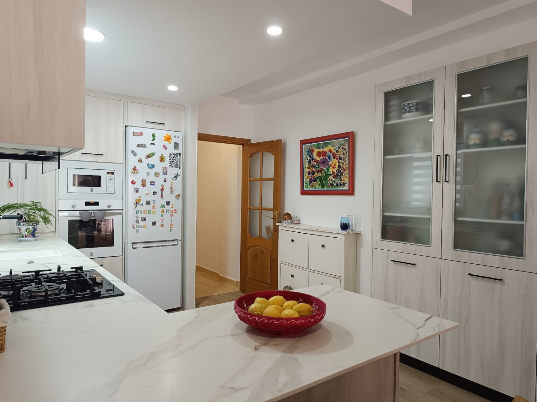 Amplio apartamento de 2 dormitorios y piscina en centro de Calpe