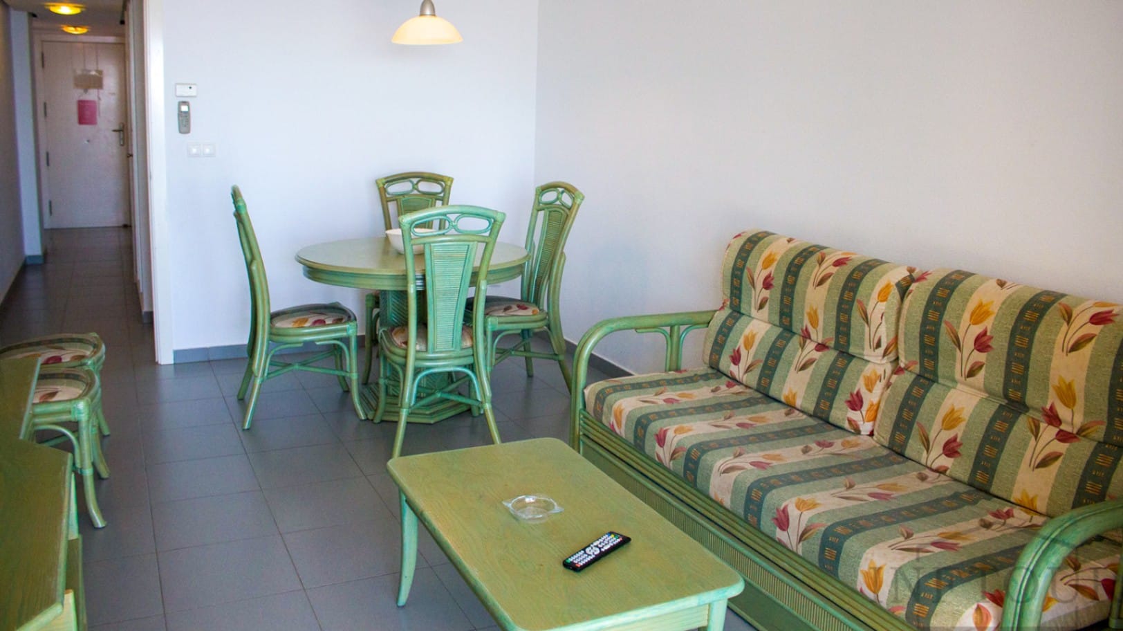 Apartamento en primera línea con 2 dormitorios y vistas al mar en Calpe