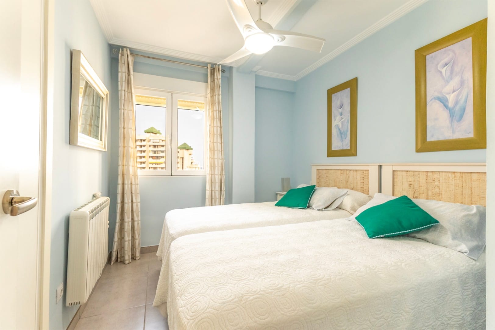 Apartamento reformado de 2 dormitorios con vistas al mar en Calpe