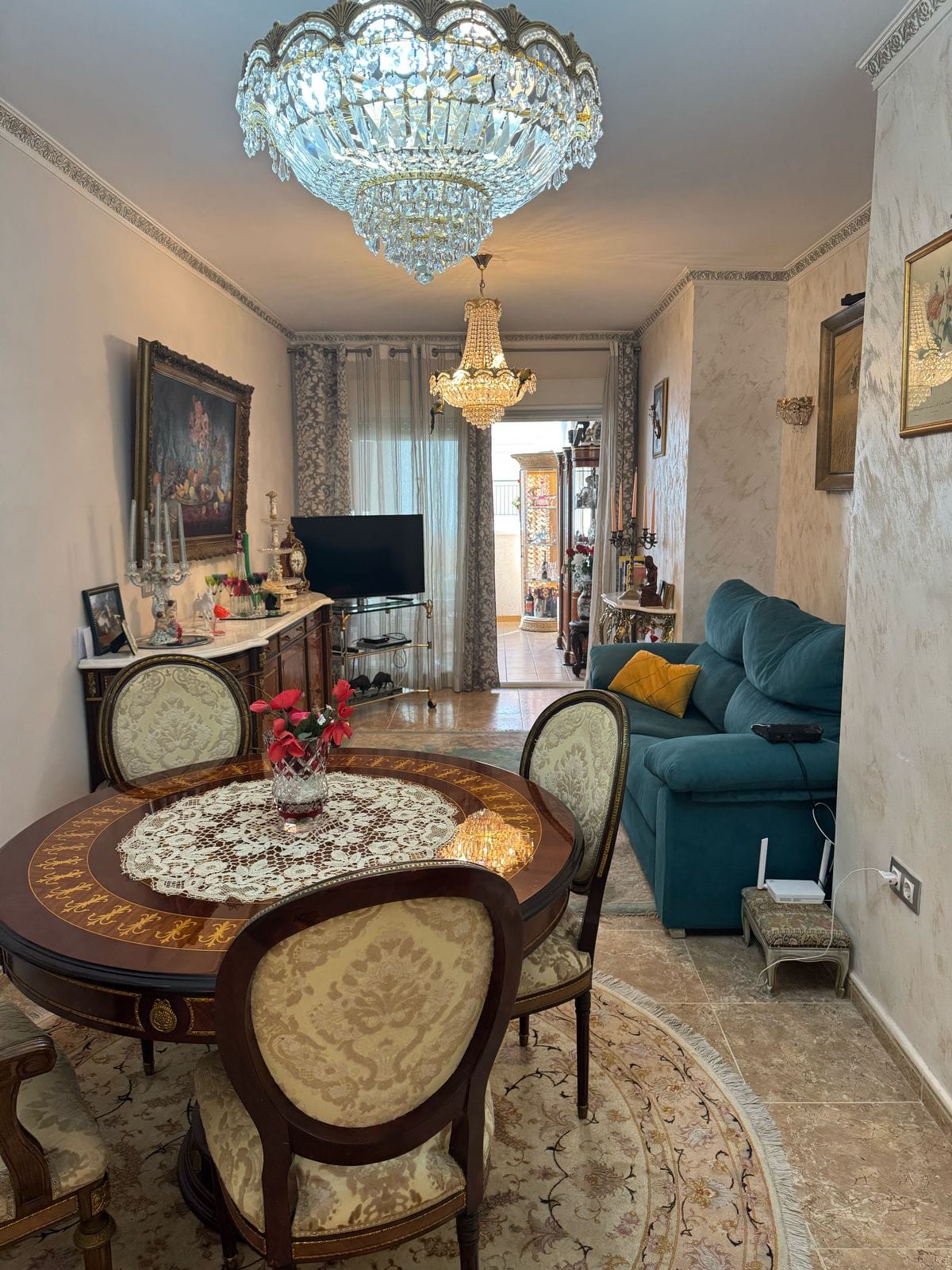 Apartamento en venta de 3 dormitorios y 2 baños, con piscina comunitaria.
