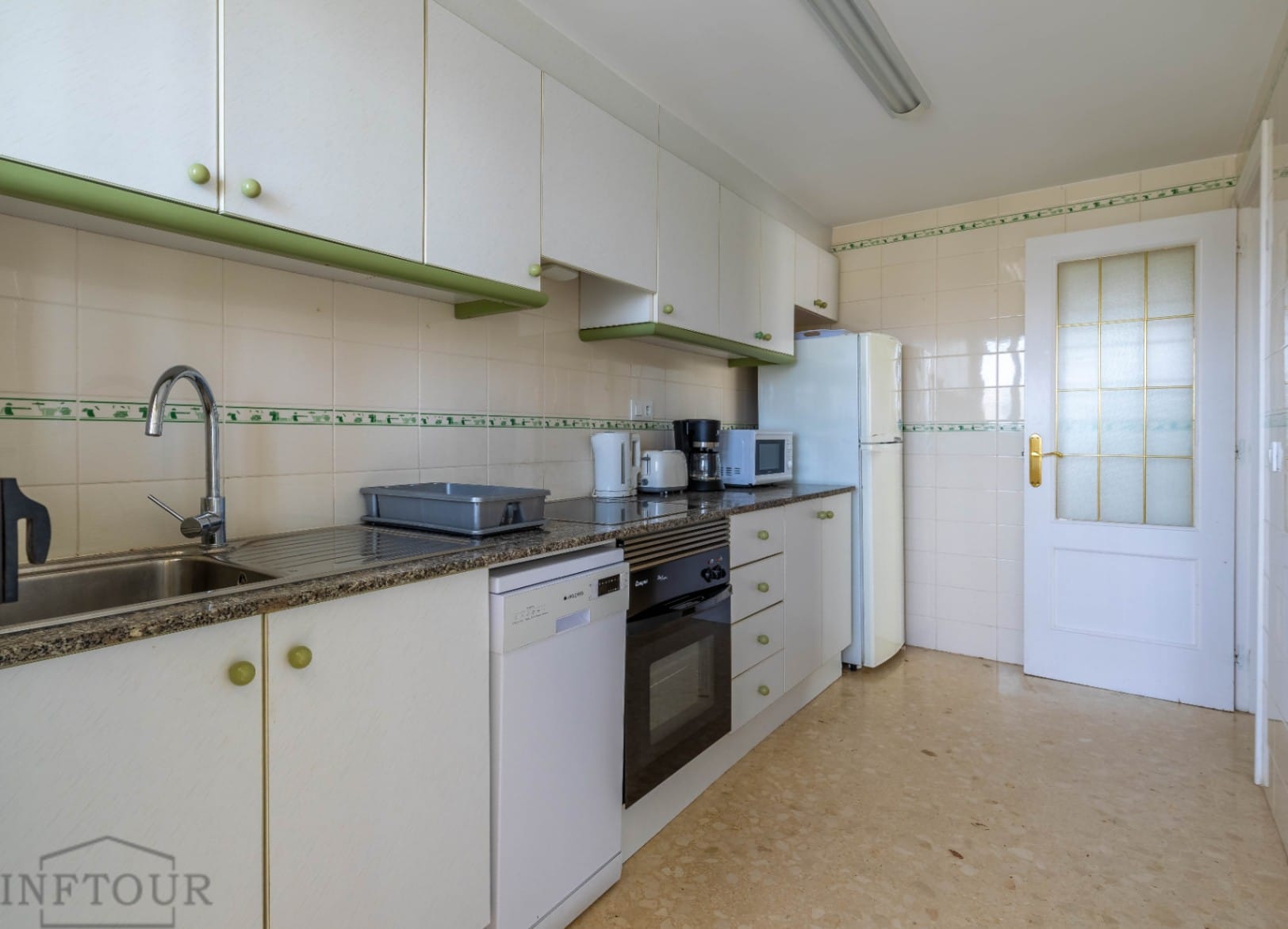 Apartamento con vistas al mar y la montaña en zona céntrica y tranquila de Calpe, con 2 dormitorios y piscina
