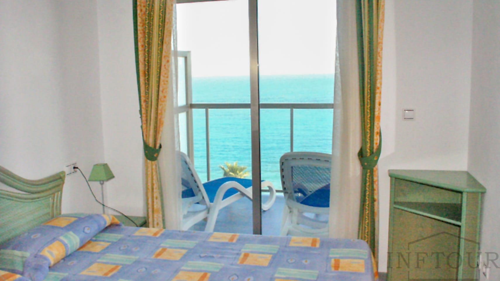 Apartamento en primera línea con 2 dormitorios y vistas al mar en Calpe