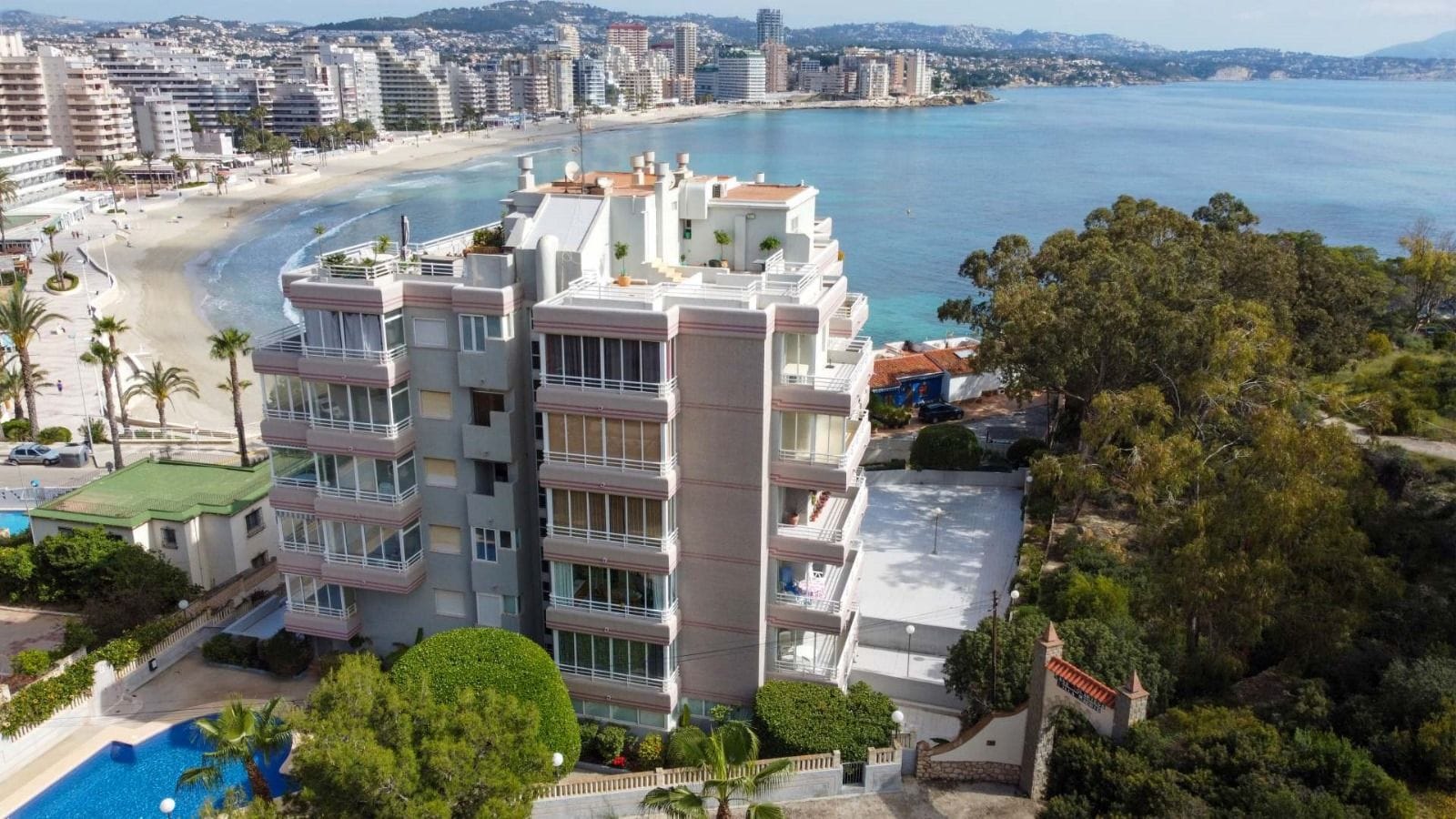 Amplio apartamento en primera línea de playa, Calpe