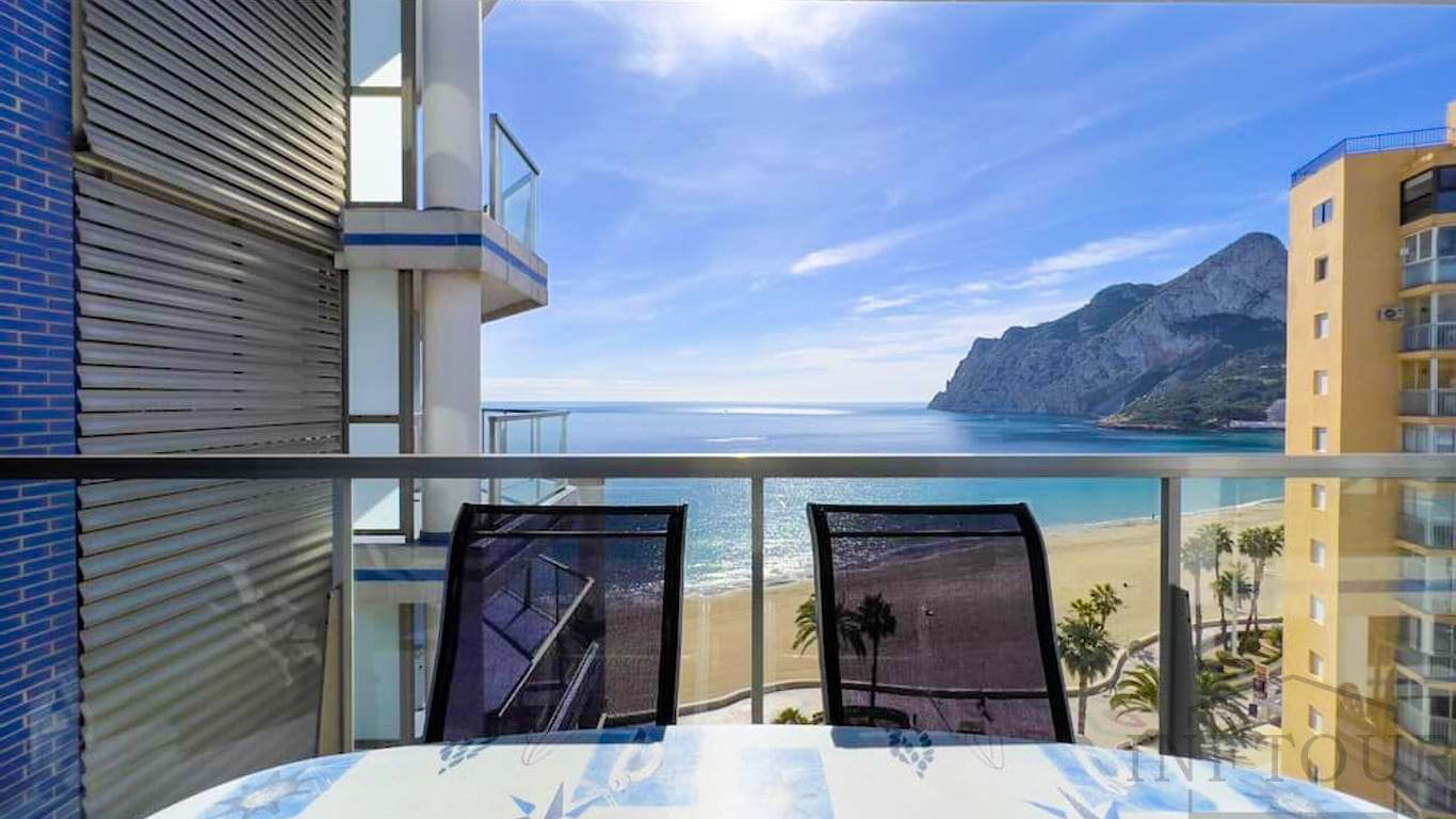 Apartamento en primera línea con 2 dormitorios y vistas al mar en Calpe