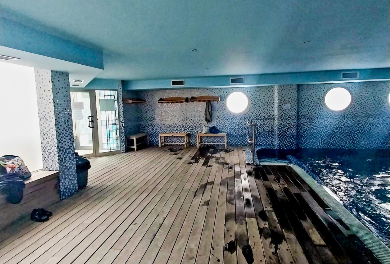 Apartamento en primera línea con 2 dormitorios y vistas al mar en Calpe