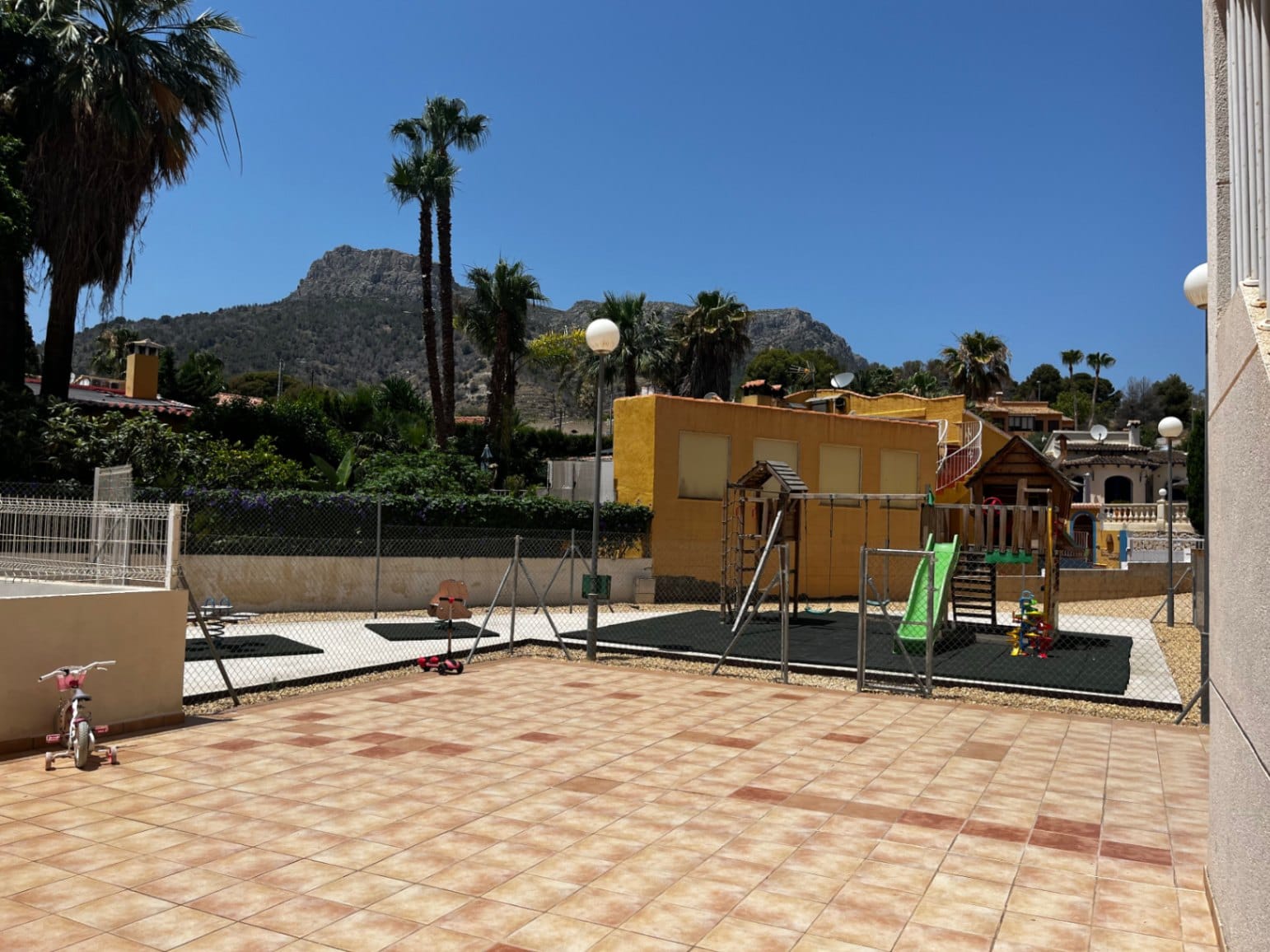 Apartamento con vistas al mar 2 dormitorios y 2 baños y parking, Calpe