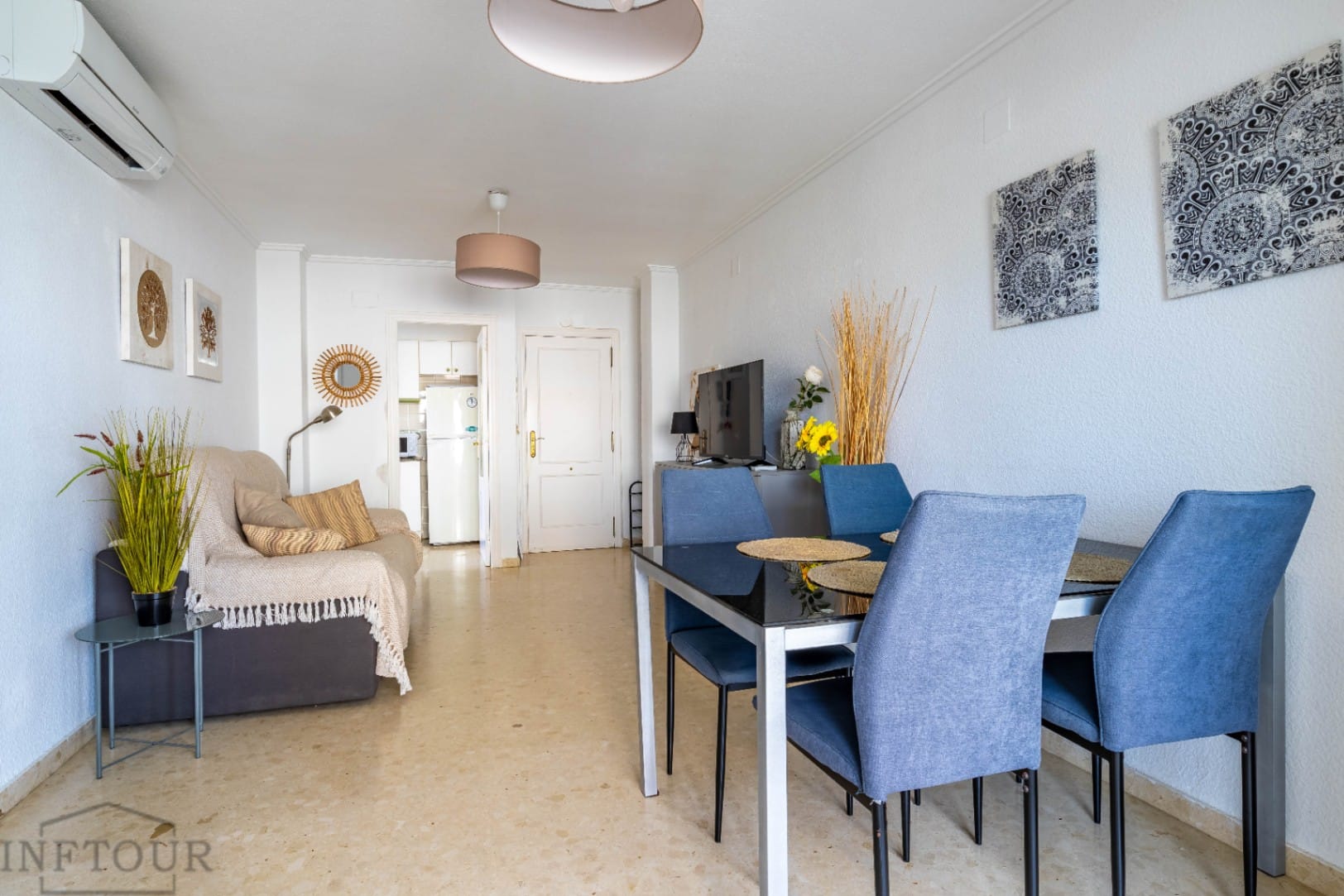 Apartamento con vistas al mar y la montaña en zona céntrica y tranquila de Calpe, con 2 dormitorios y piscina