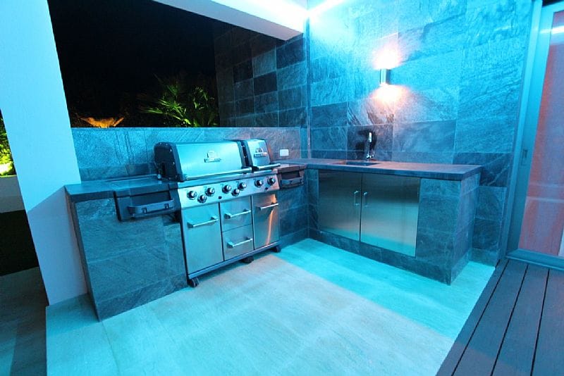 ESPECTACULAR VILLA DE SUPER LUJO CON 4 HABITACIONES, PISCINA, JACUZZI, BAR, BILLAR, HOME CINEMA, SAUNA Y MAS