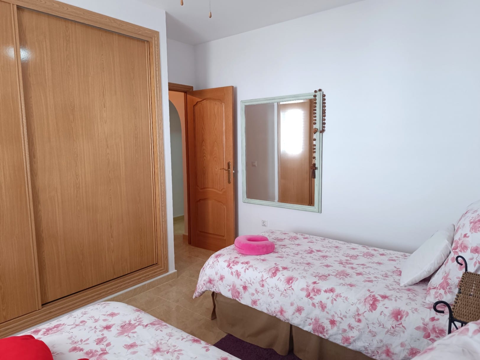 Amplio apartamento de 2 dormitorios y piscina en centro de Calpe