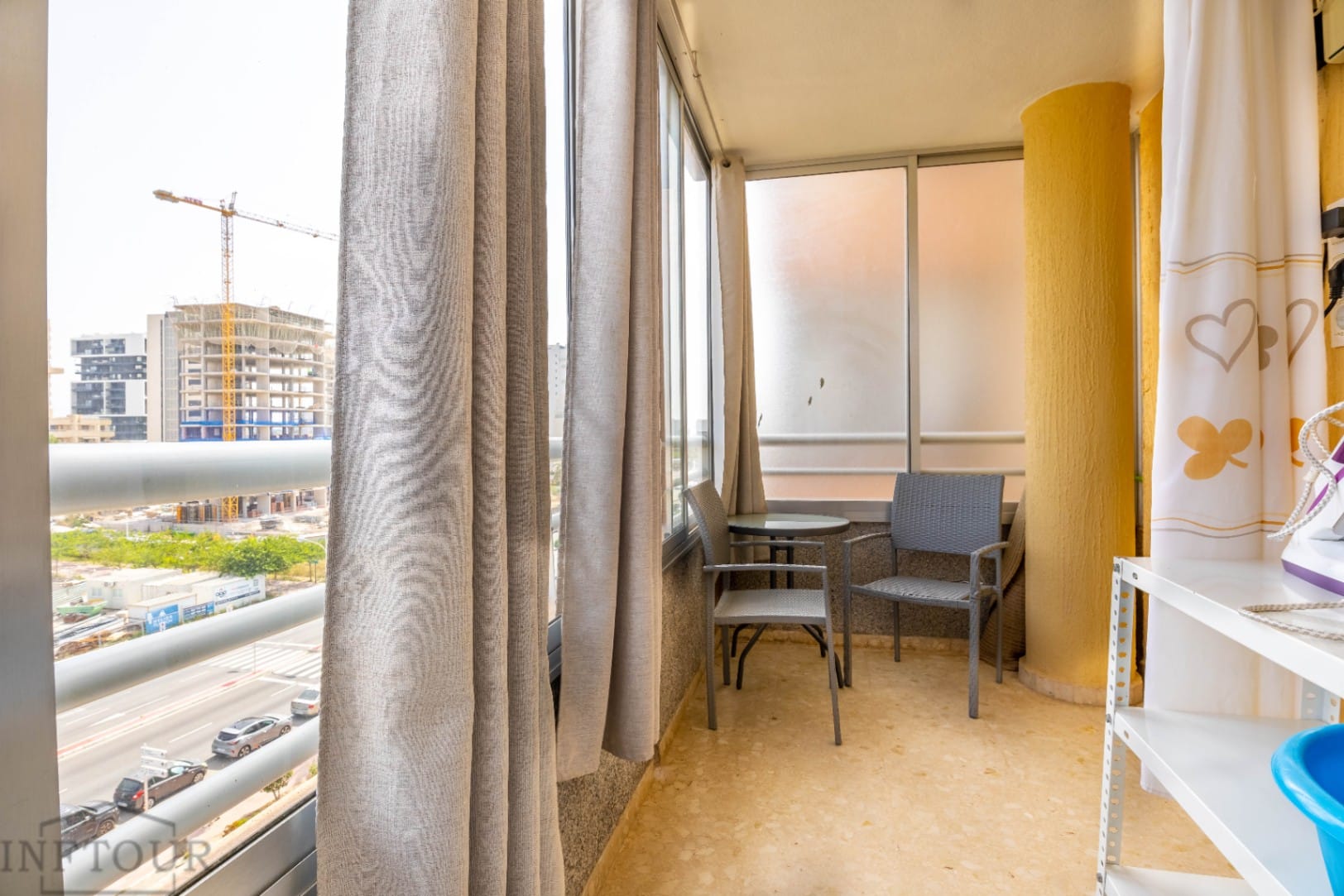 Apartamento con vistas al mar y la montaña en zona céntrica y tranquila de Calpe, con 2 dormitorios y piscina
