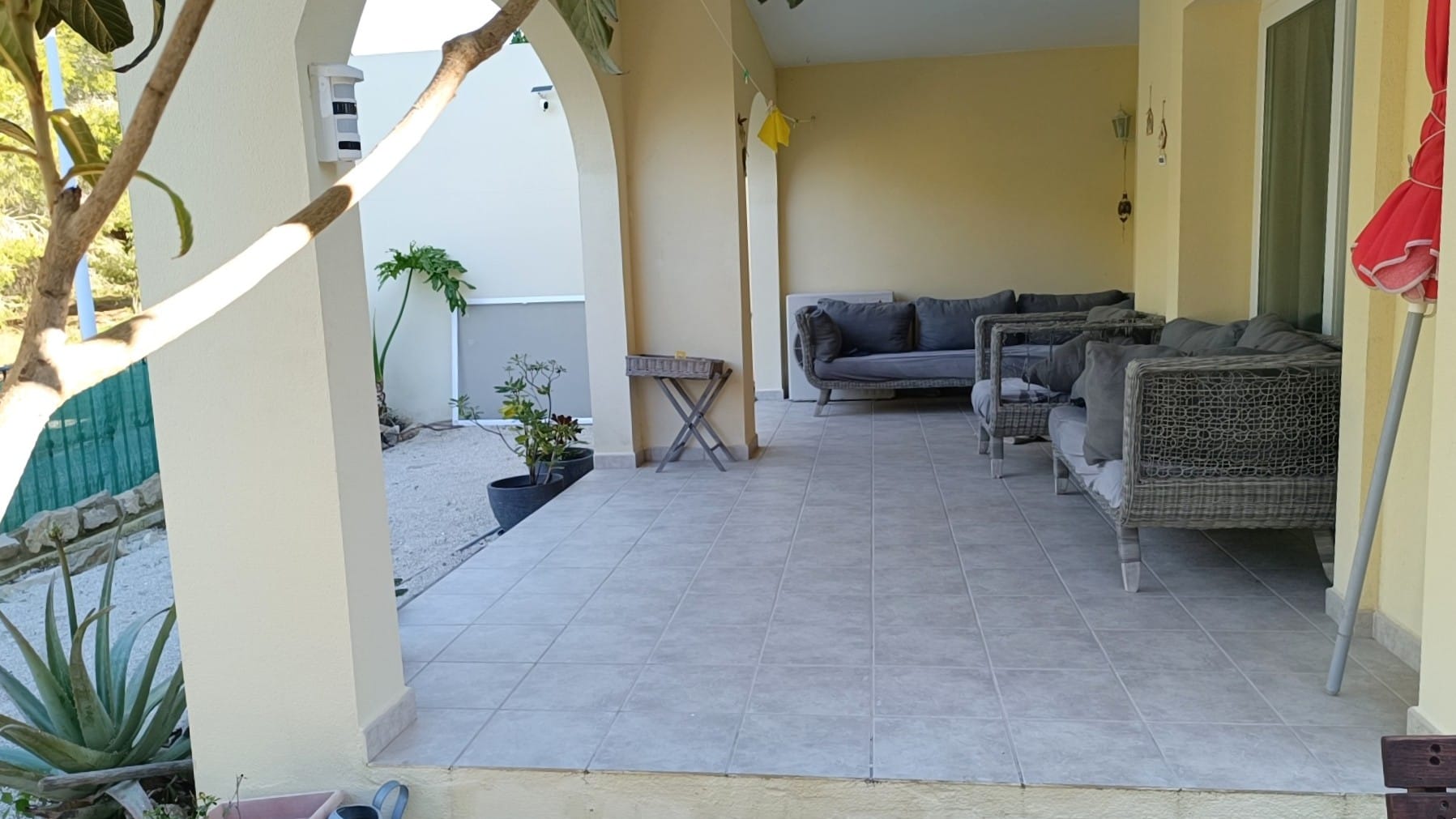 Adosado de 3 dormitorios con jardín, parking y piscina en Calpe