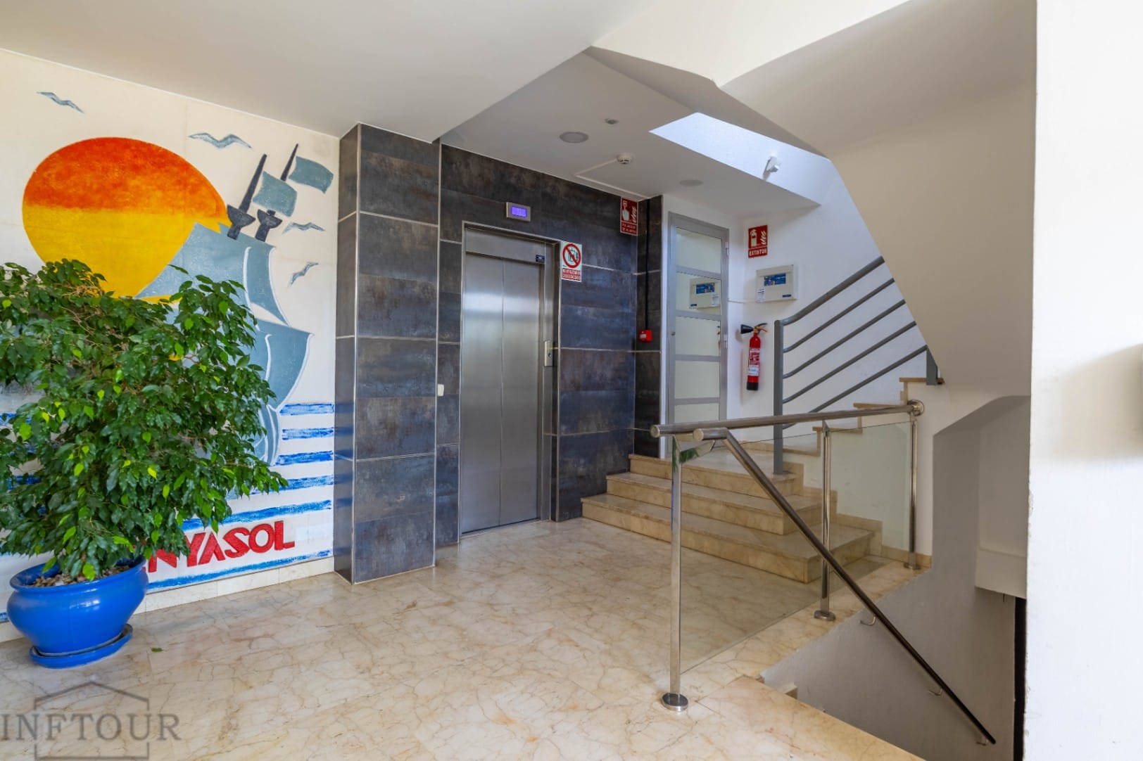 Apartamento con vistas al mar y la montaña en zona céntrica y tranquila de Calpe, con 2 dormitorios y piscina