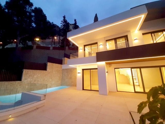 ÚLTIMO Chalet de lujo en venta en Benidorm con 4 habitaciones y piscina privada