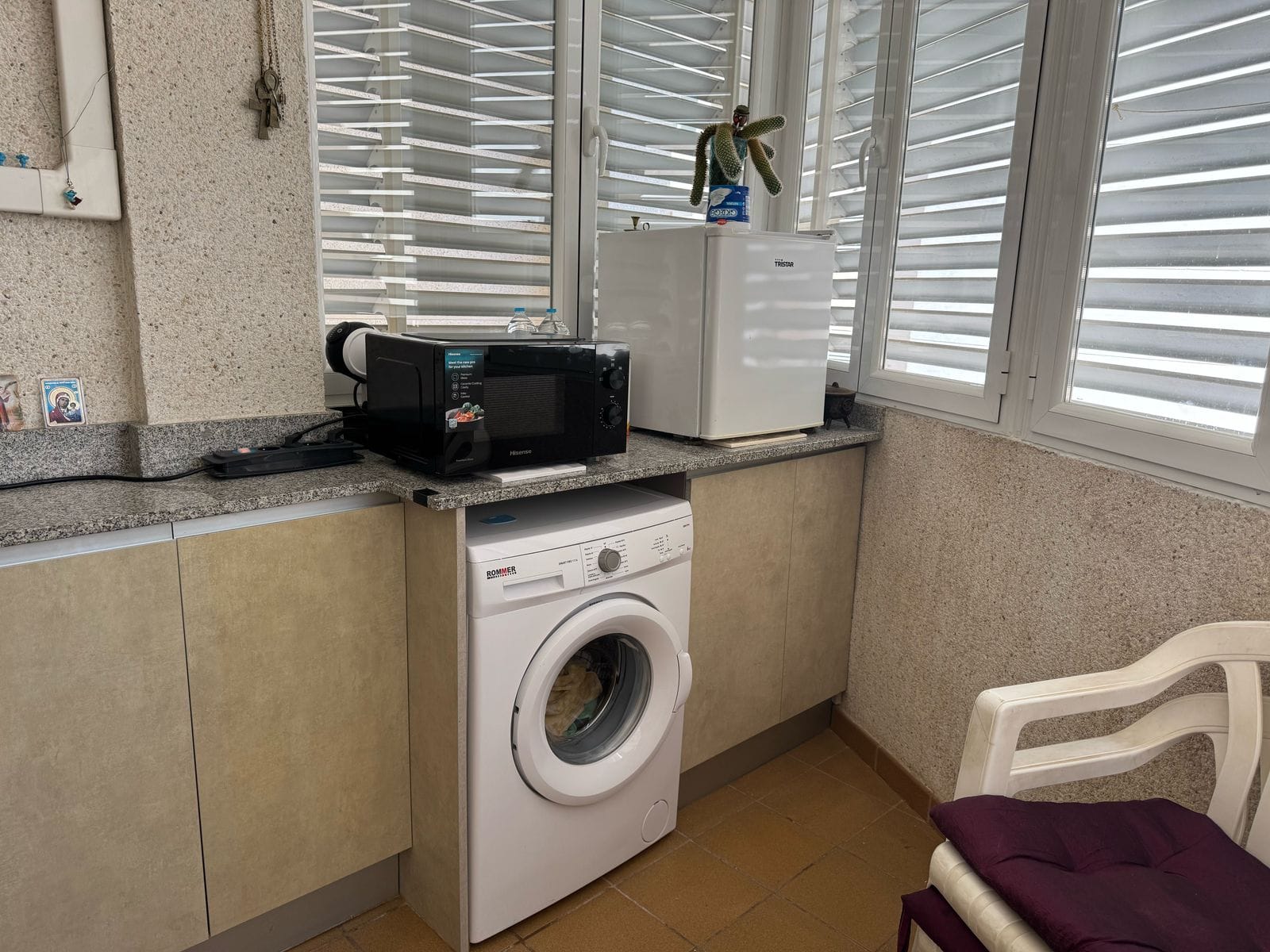 Apartamento en venta de 3 dormitorios y 2 baños, con piscina comunitaria.