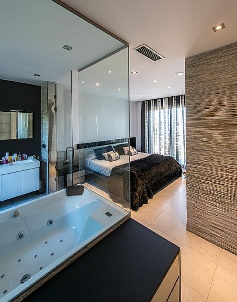 ESPECTACULAR VILLA DE SUPER LUJO CON 4 HABITACIONES, PISCINA, JACUZZI, BAR, BILLAR, HOME CINEMA, SAUNA Y MAS