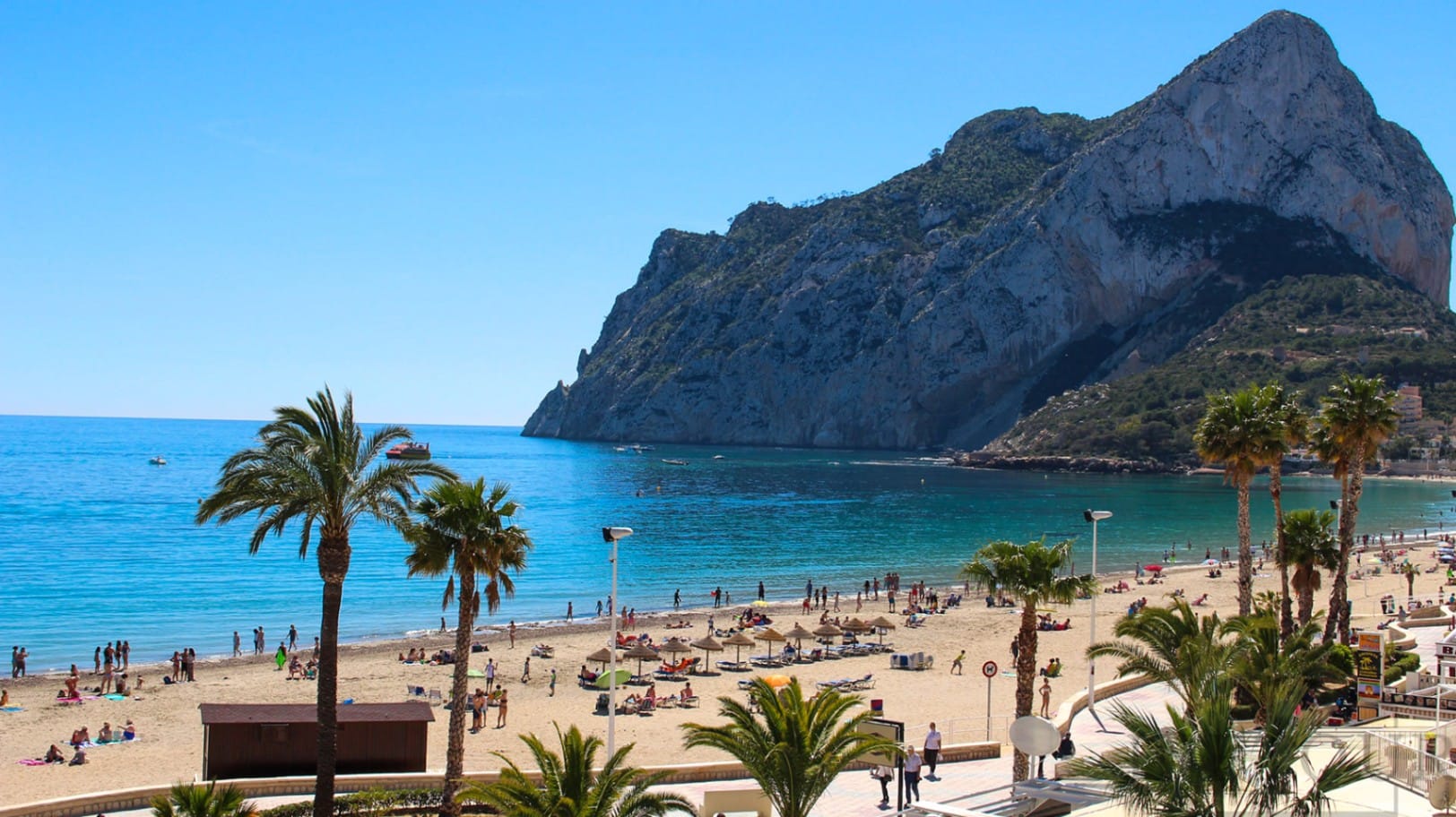 Apartamento en primera línea con 2 dormitorios y vistas al mar en Calpe