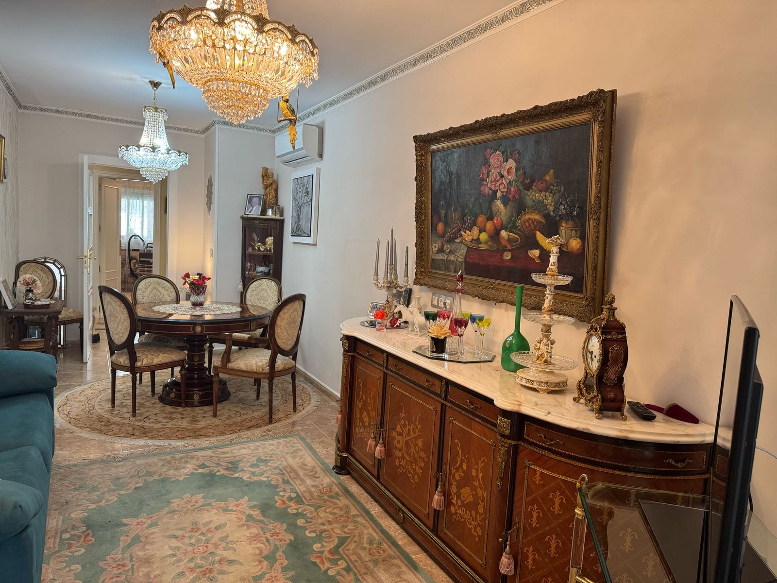 Apartamento en venta de 3 dormitorios y 2 baños, con piscina comunitaria.