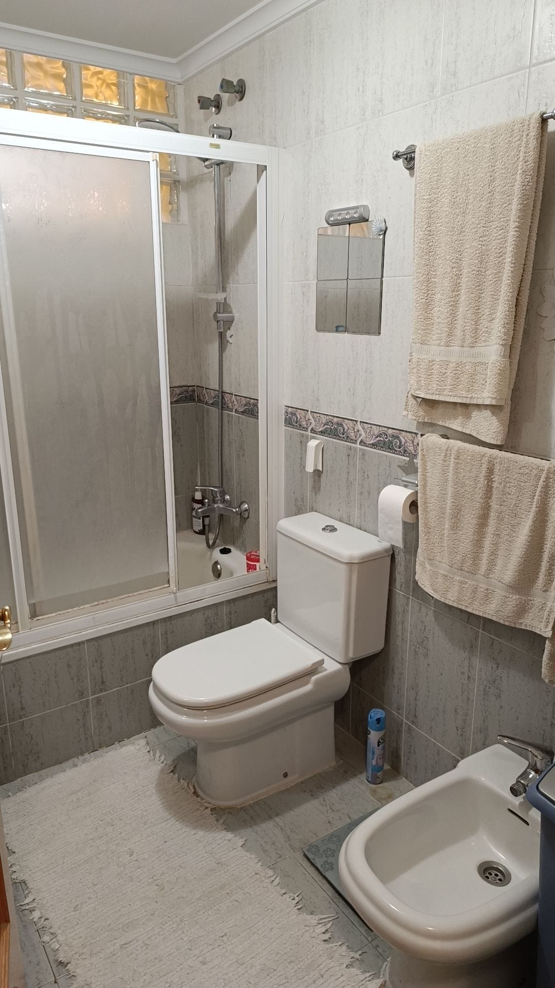 Apartamento de 2 dormitorios con terraza, parking y piscina en Calpe