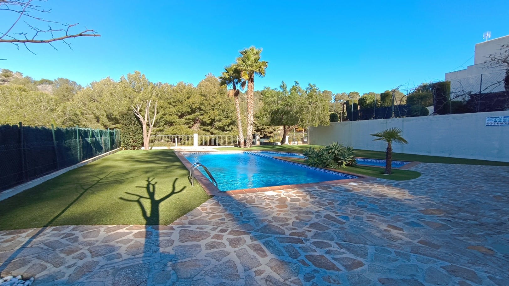 Adosado de 3 dormitorios con jardín, parking y piscina en Calpe