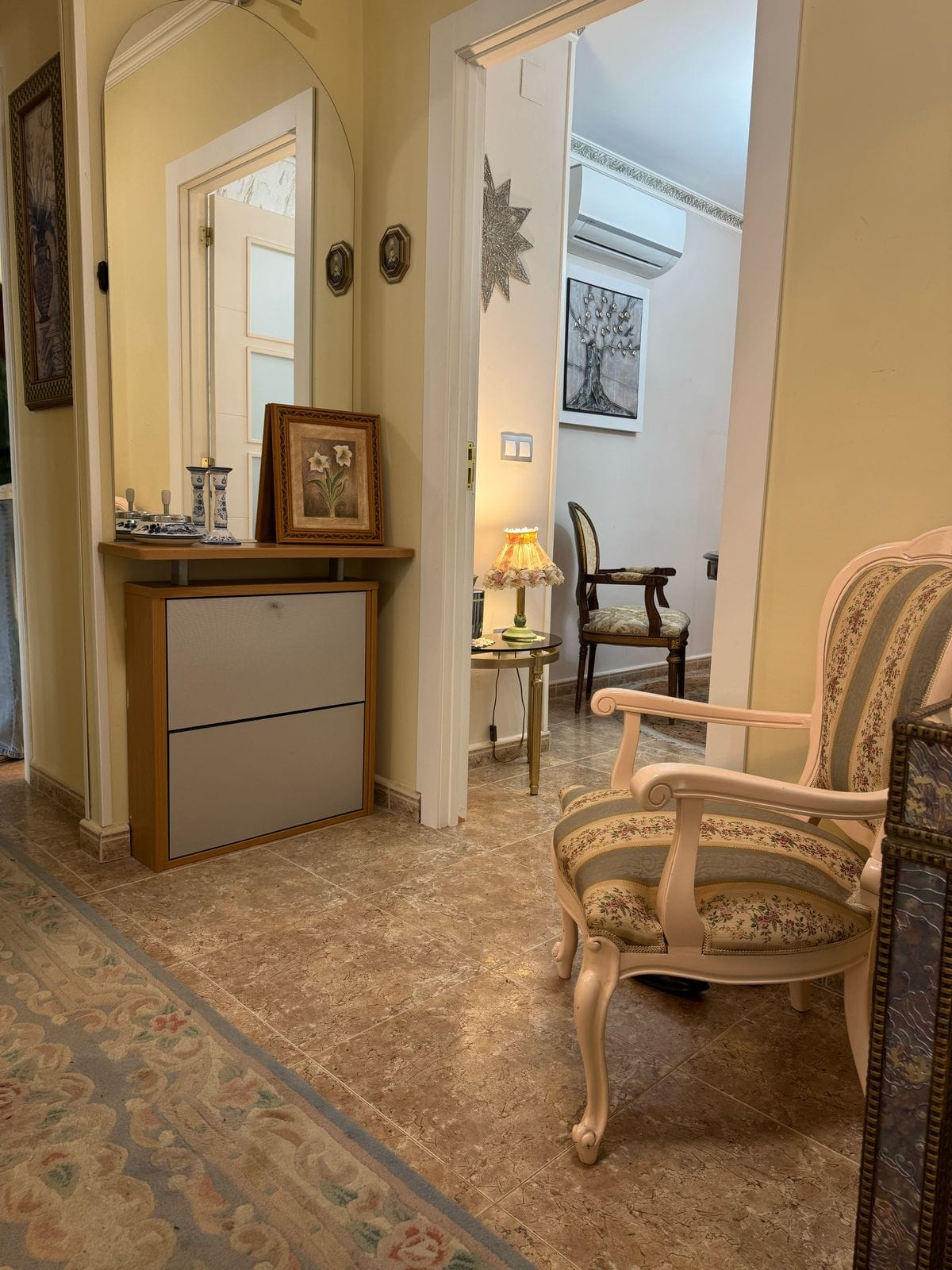 Apartamento en venta de 3 dormitorios y 2 baños, con piscina comunitaria.