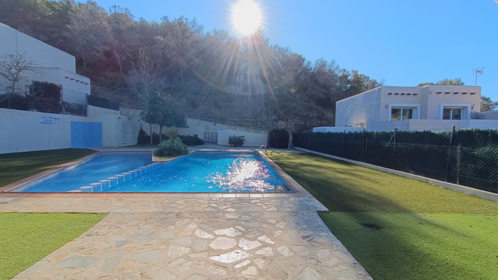 Adosado de 3 dormitorios con jardín, parking y piscina en Calpe