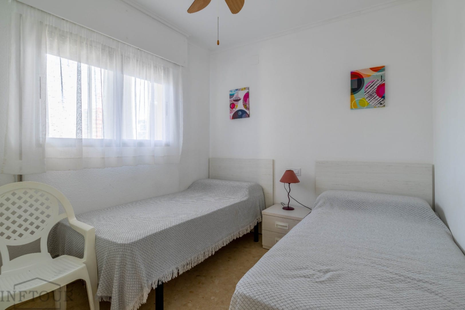 Apartamento con vistas al mar y la montaña en zona céntrica y tranquila de Calpe, con 2 dormitorios y piscina