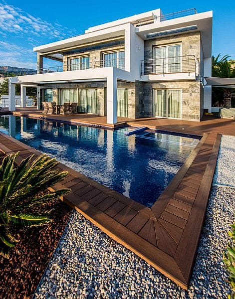 ESPECTACULAR VILLA DE SUPER LUJO CON 4 HABITACIONES, PISCINA, JACUZZI, BAR, BILLAR, HOME CINEMA, SAUNA Y MAS