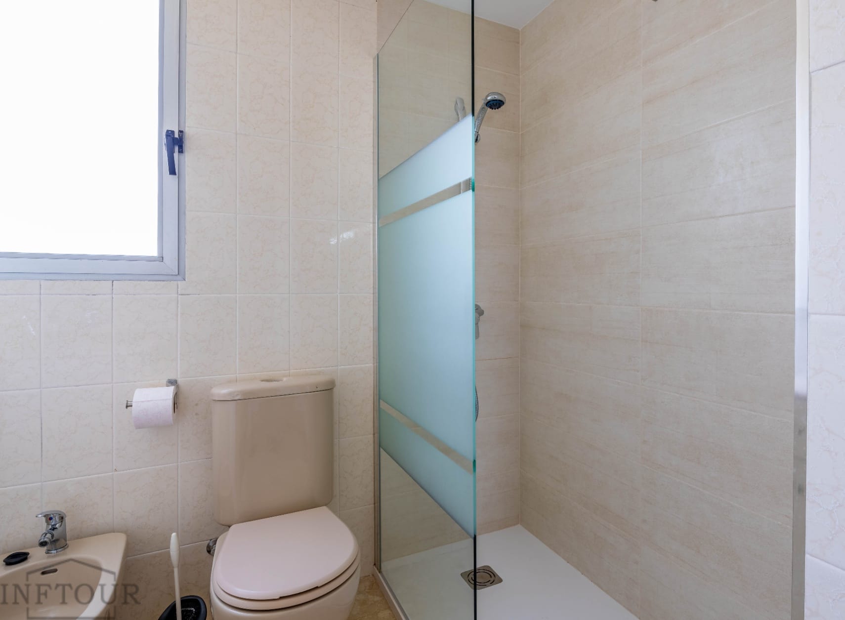 Apartamento con vistas al mar y la montaña en zona céntrica y tranquila de Calpe, con 2 dormitorios y piscina