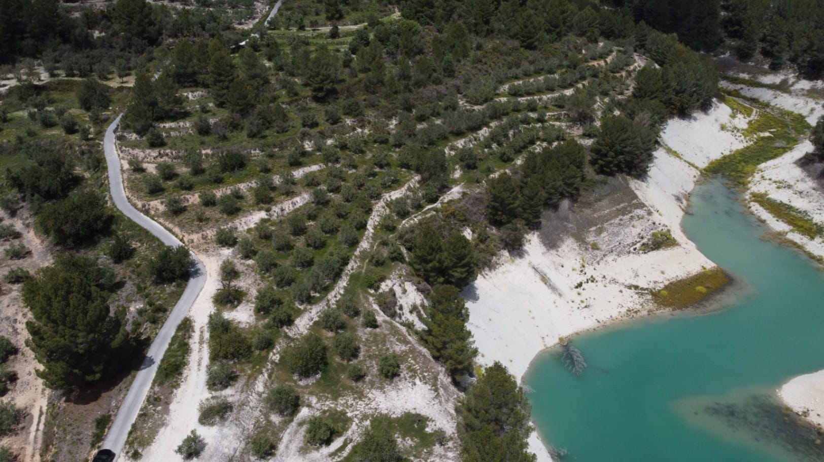Terreno en venta en Guadalest, Alicante - 12,000 m²