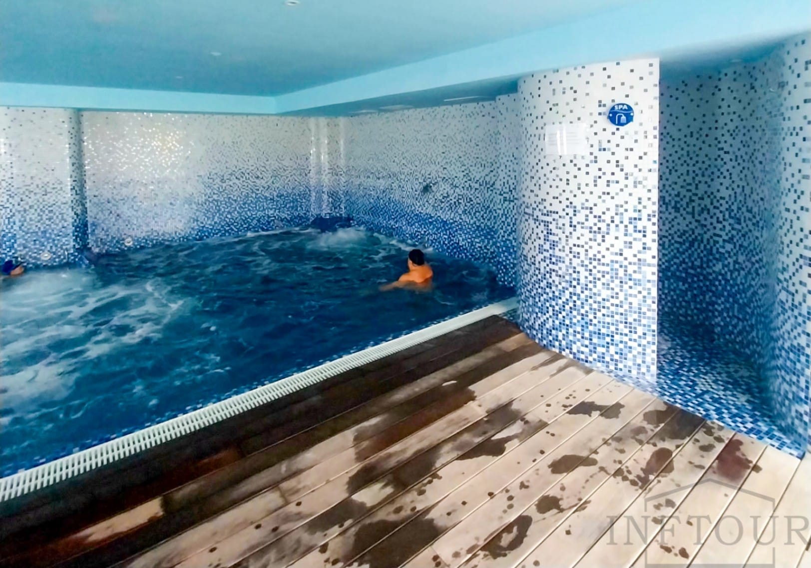 Apartamento en primera línea con 2 dormitorios y vistas al mar en Calpe