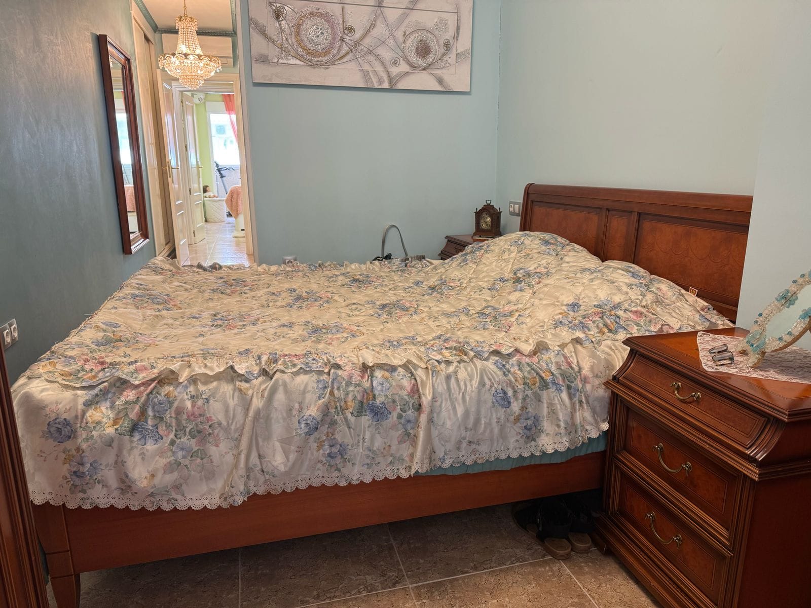 Apartamento en venta de 3 dormitorios y 2 baños, con piscina comunitaria.