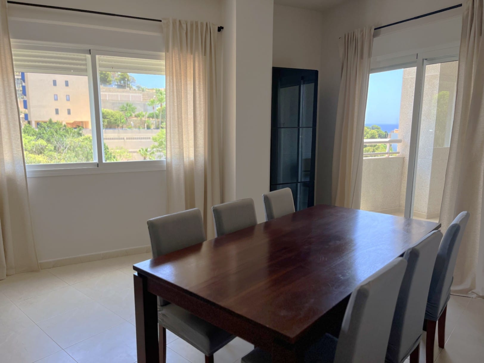Apartamento con vistas al mar 2 dormitorios y 2 baños y parking, Calpe