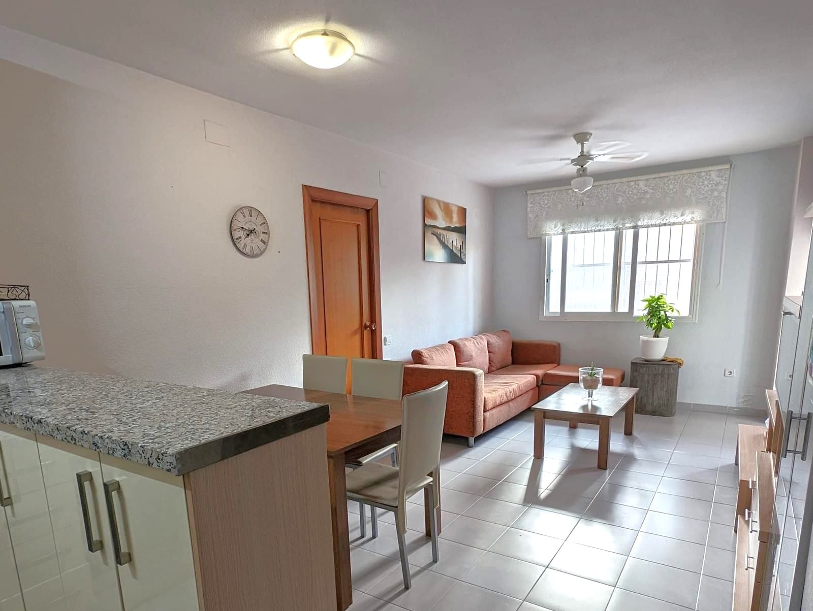 Amplio apartamento en primera línea de playa, Calpe