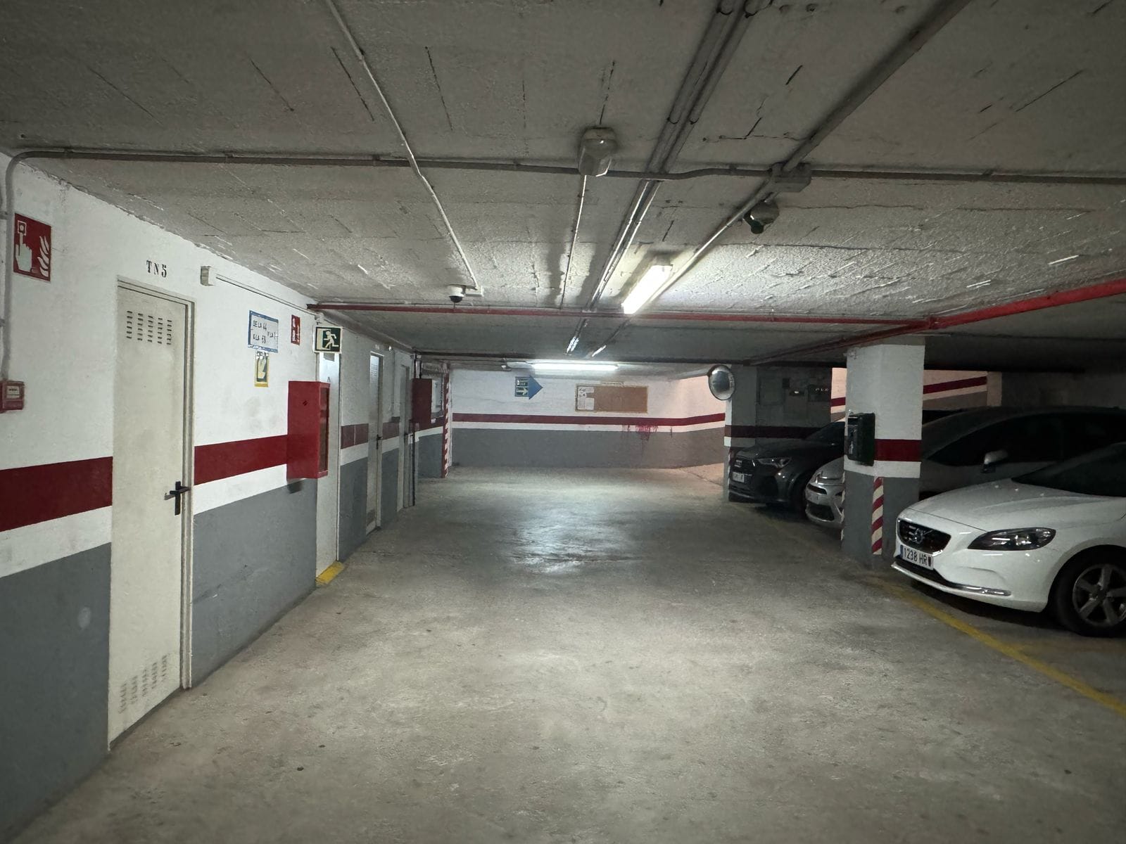 Apartamento en venta de 3 dormitorios y 2 baños, con piscina comunitaria.