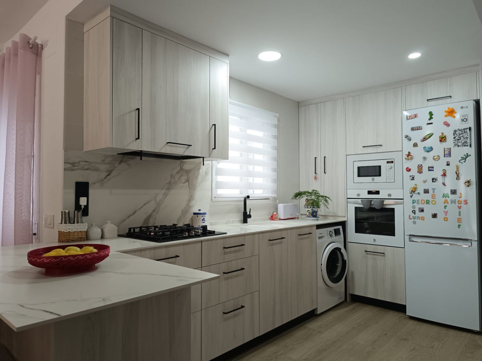 Amplio apartamento de 2 dormitorios y piscina en centro de Calpe