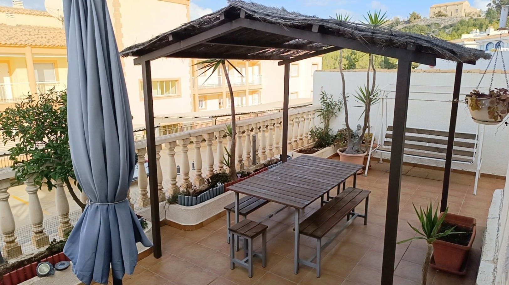 Apartamento de 2 dormitorios con terraza, parking y piscina en Calpe