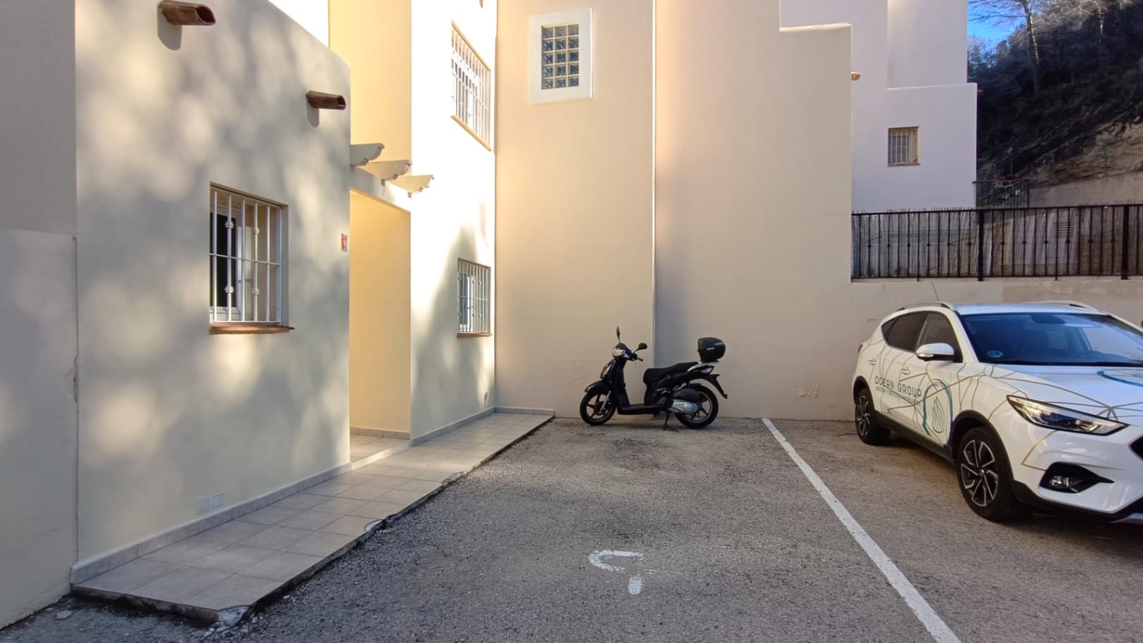 Adosado de 3 dormitorios con jardín, parking y piscina en Calpe