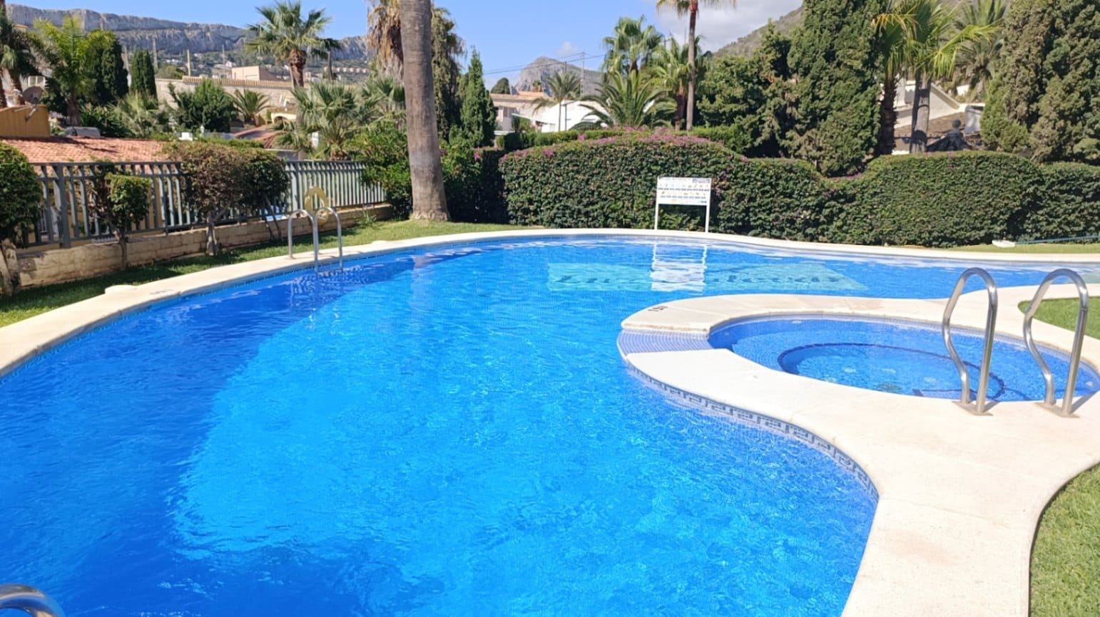 Apartamento de 2 dormitorios reformado con piscina en Manzanera–Tosal, Calpe