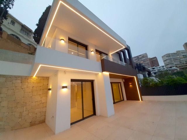 ÚLTIMO Chalet de lujo en venta en Benidorm con 4 habitaciones y piscina privada