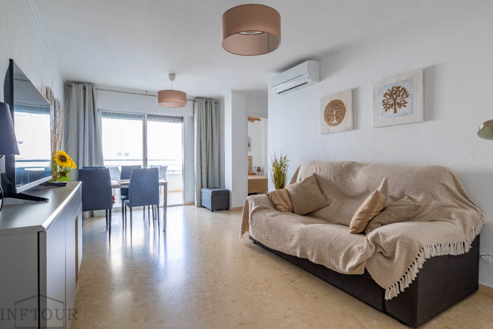 Apartamento con vistas al mar y la montaña en zona céntrica y tranquila de Calpe, con 2 dormitorios y piscina