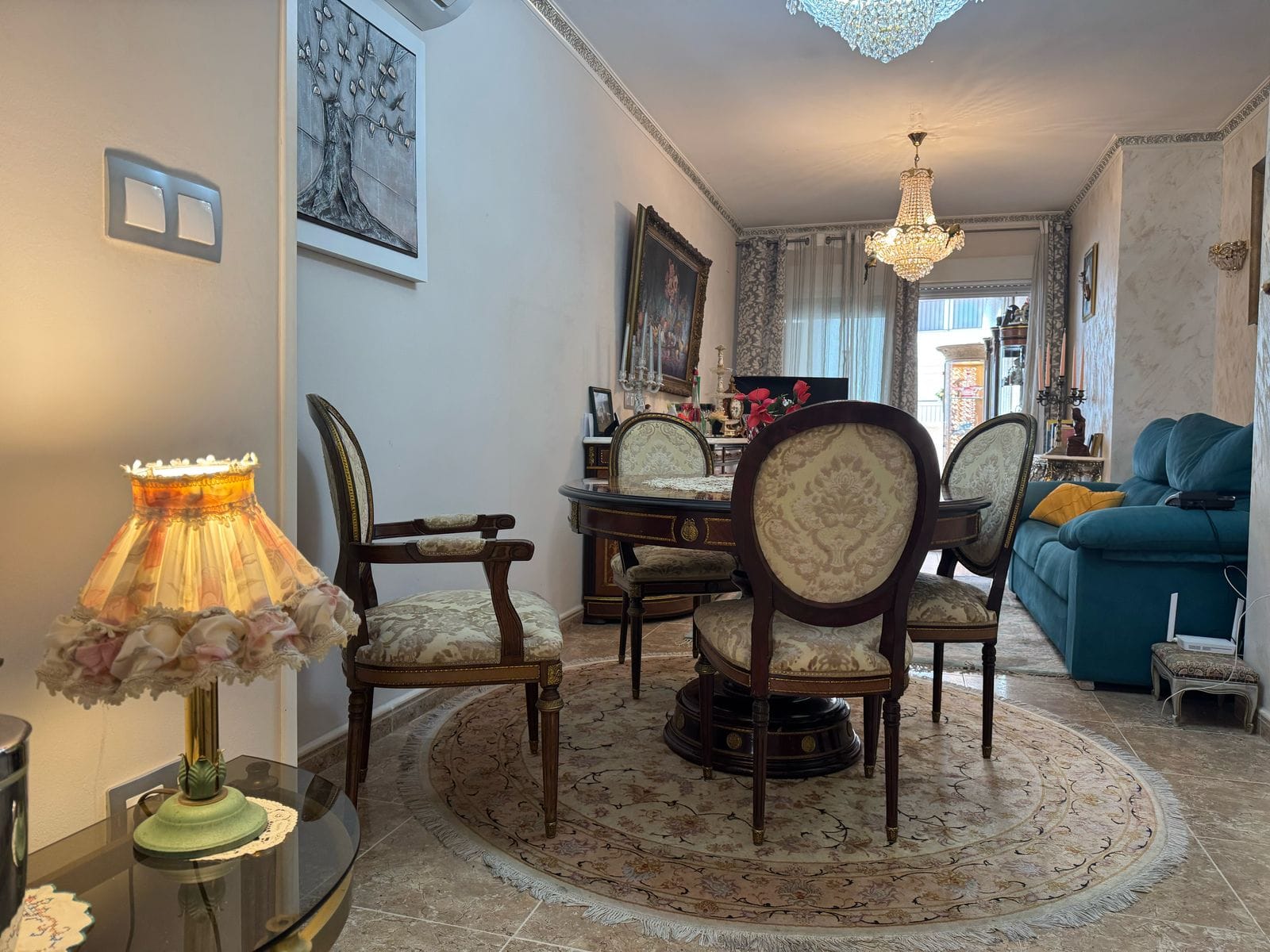 Apartamento en venta de 3 dormitorios y 2 baños, con piscina comunitaria.