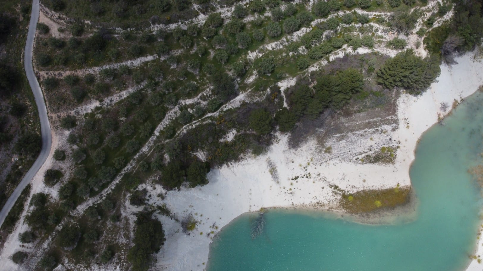 Terreno en venta en Guadalest, Alicante - 12,000 m²